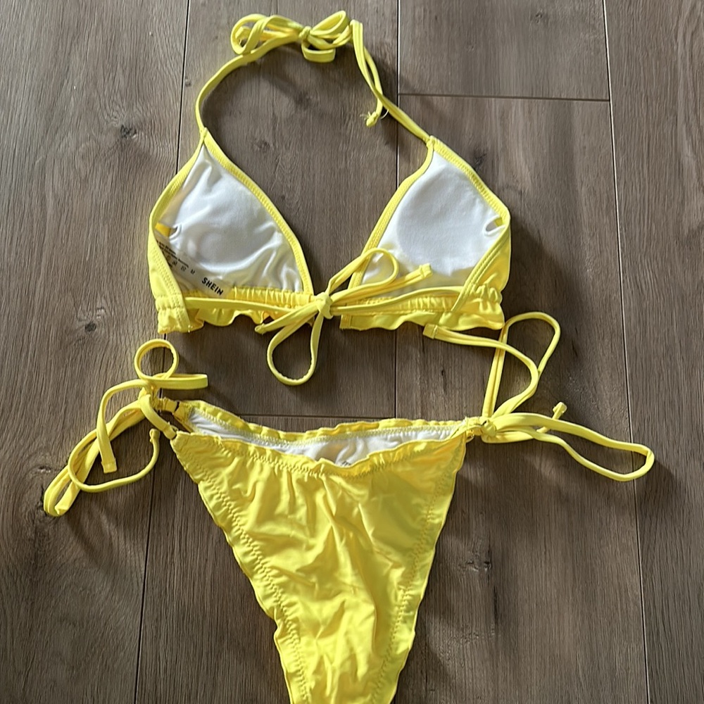 Yellow bikini set - Picture 4 of 5
